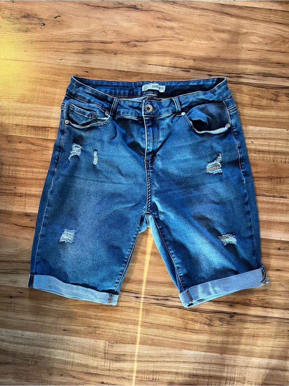 Sandpiper Denim Shorts Women’s Size 18 Distressed Cuffed Medium Wash Plus Size